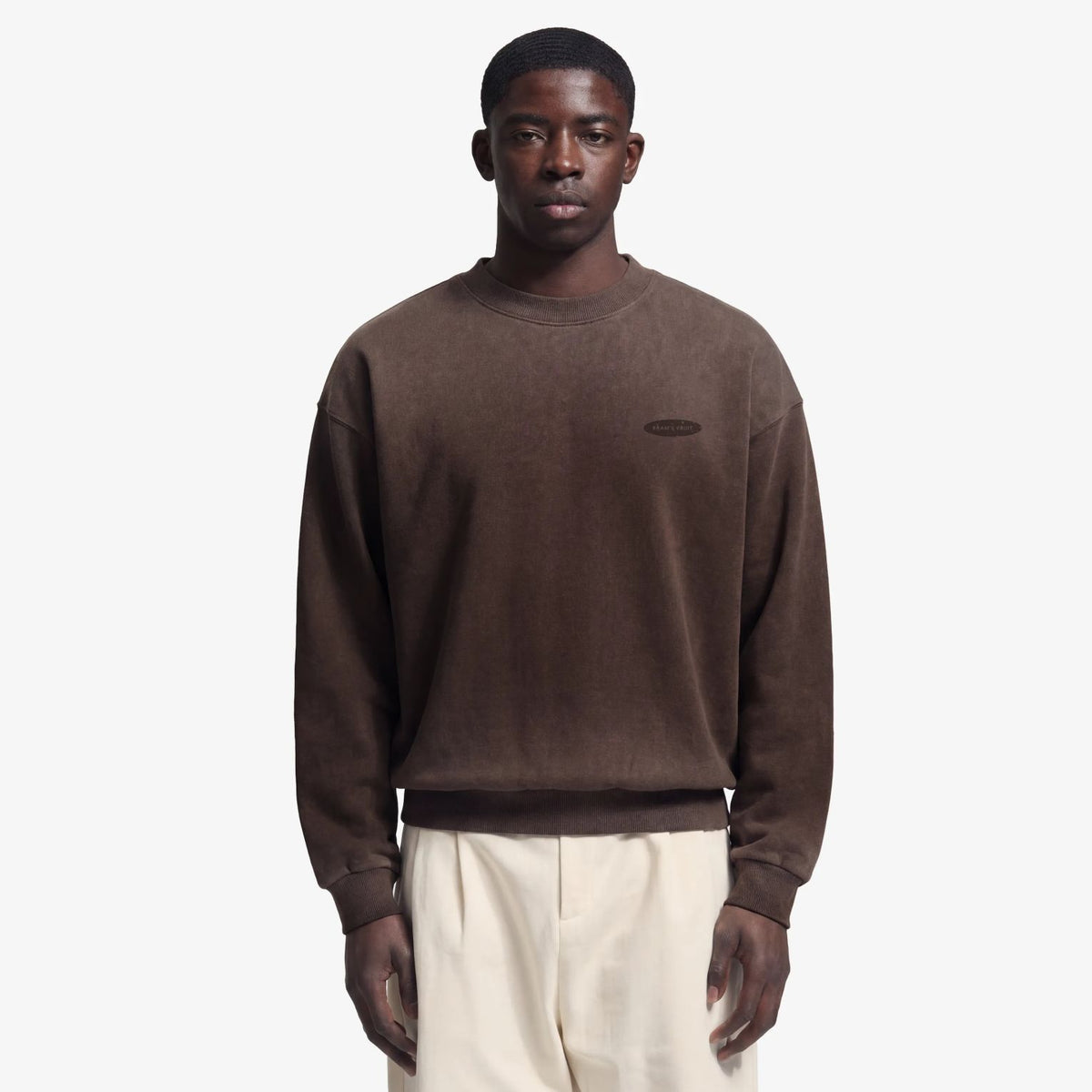Bram’s Fruit Gardening Distressed Sweater Bruin
