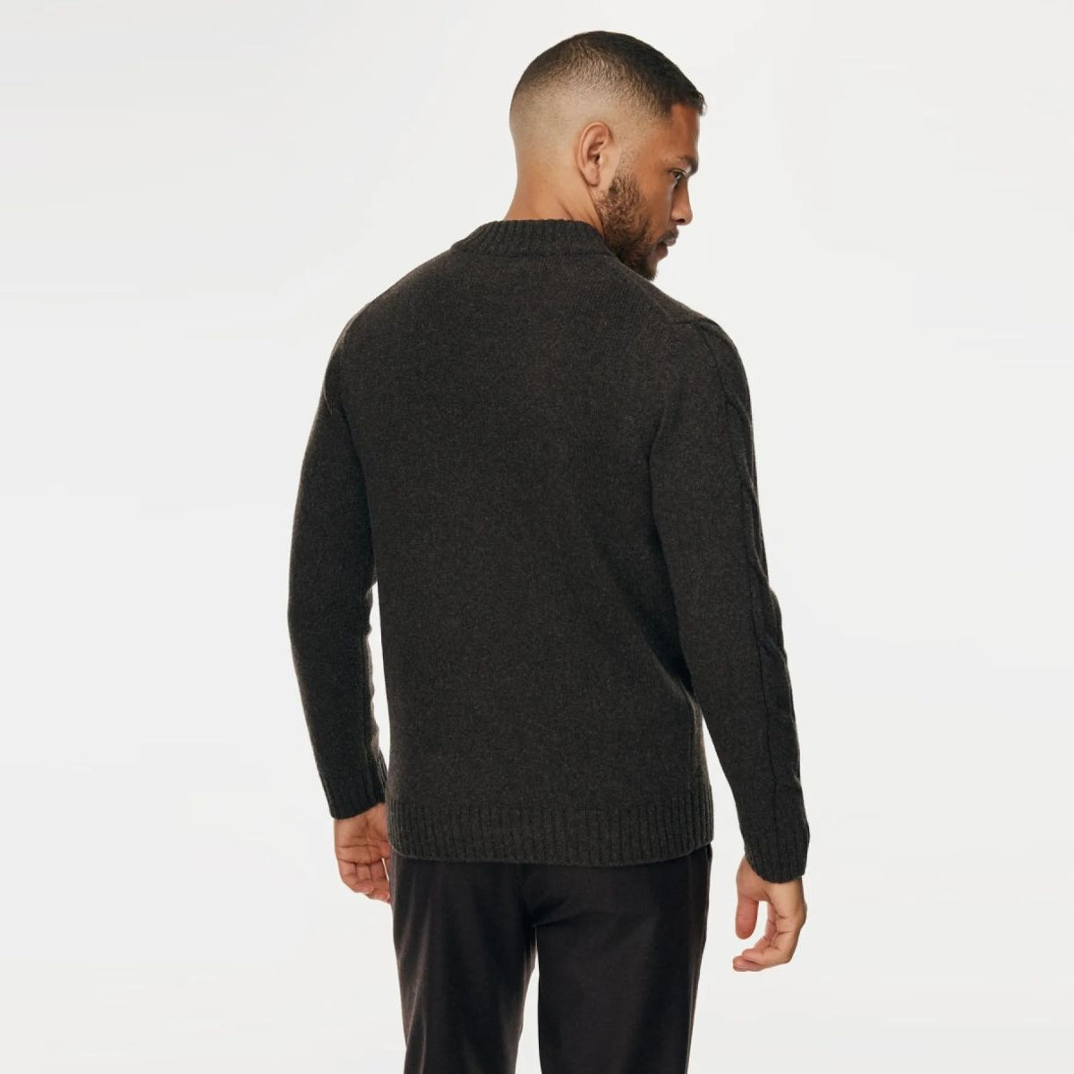 Gentiluomo Cable Sleeve Turtle Sweater Bruin