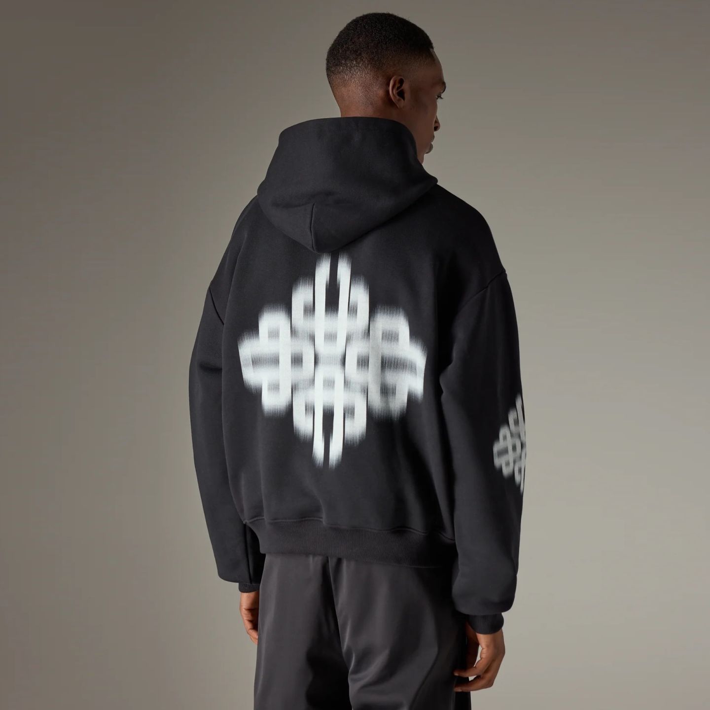 The Couture Club Motion Blurred Emblem Hoodie Zwart