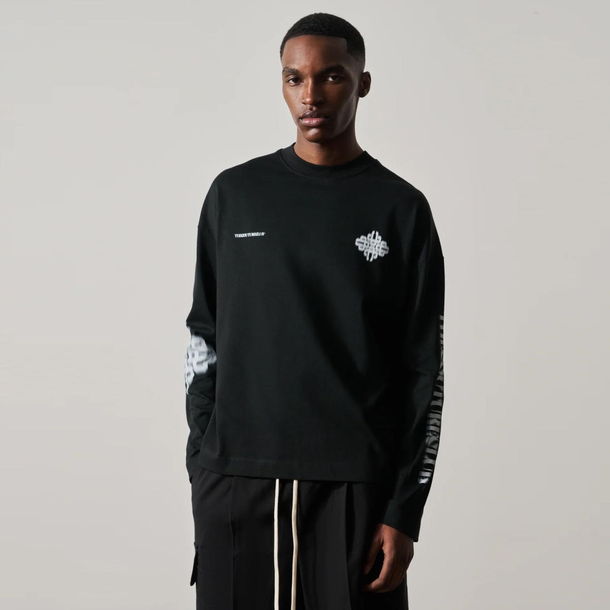 The Couture Club Motion Blurred Emblem Longsleeve T-shirt Zwart